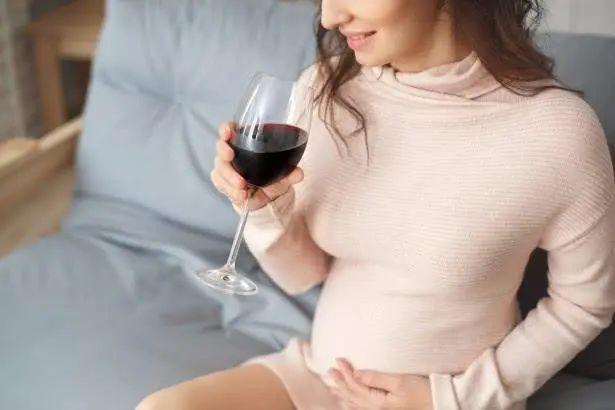 怀孕能否喝酒？白酒、啤酒、红果酒全解析替代选择大揭秘！(图1)