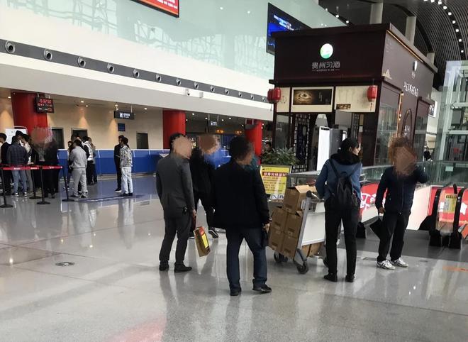 茅台批价创今年新低！股价持续下跌黄牛：谁砸我碗我就砸谁锅(图19)