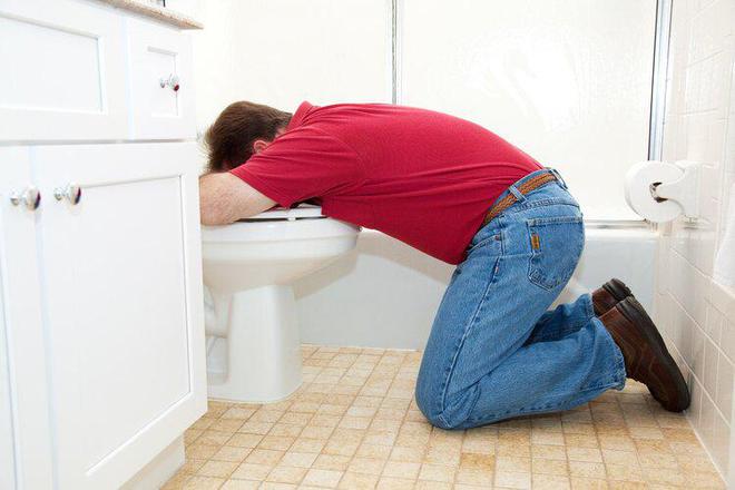 吃晚饭时长期喝二三两白酒的人最后身体都怎样了？告诉你真相(图4)
