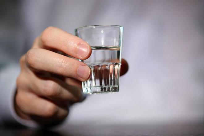 吃晚饭时长期喝二三两白酒的人最后身体都怎样了？告诉你真相(图6)