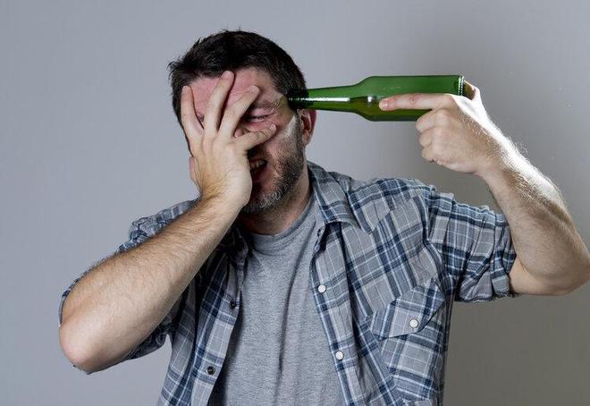 吃晚饭时长期喝二三两白酒的人最后身体都怎样了？告诉你真相(图7)