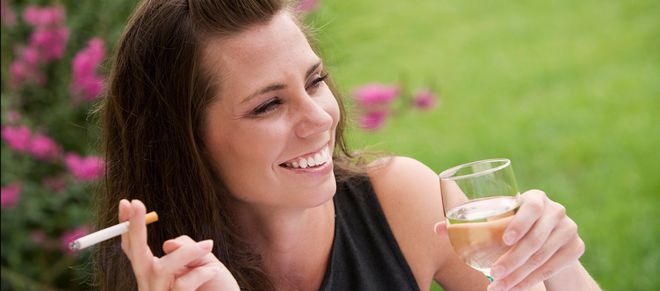 俩孕妇吨吨吨喝红酒？被《艾米莉在巴黎》这一幕震惊！法国女人孕期到底有多放飞？(图9)